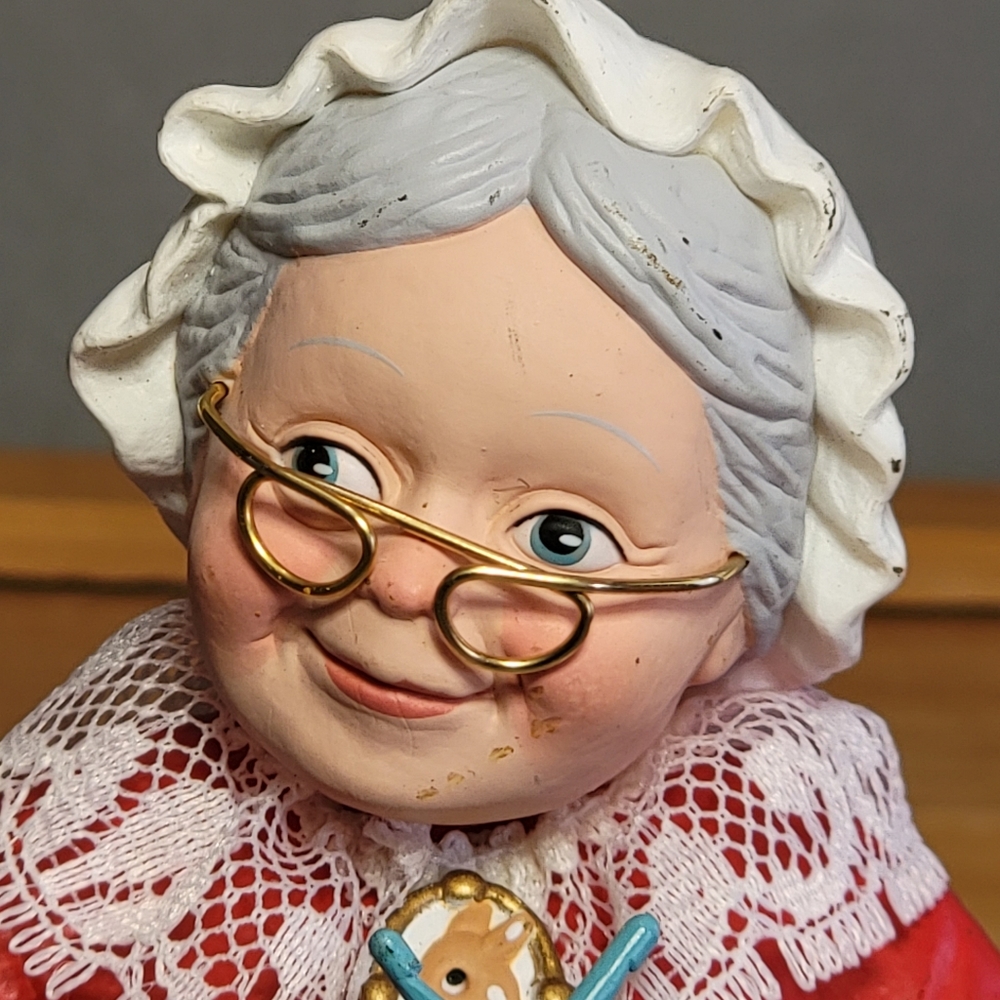 1980s 1988 Hallmark Mrs Claus Knitting Stocking Hanger Holder Vintage - Picture 5 of 10